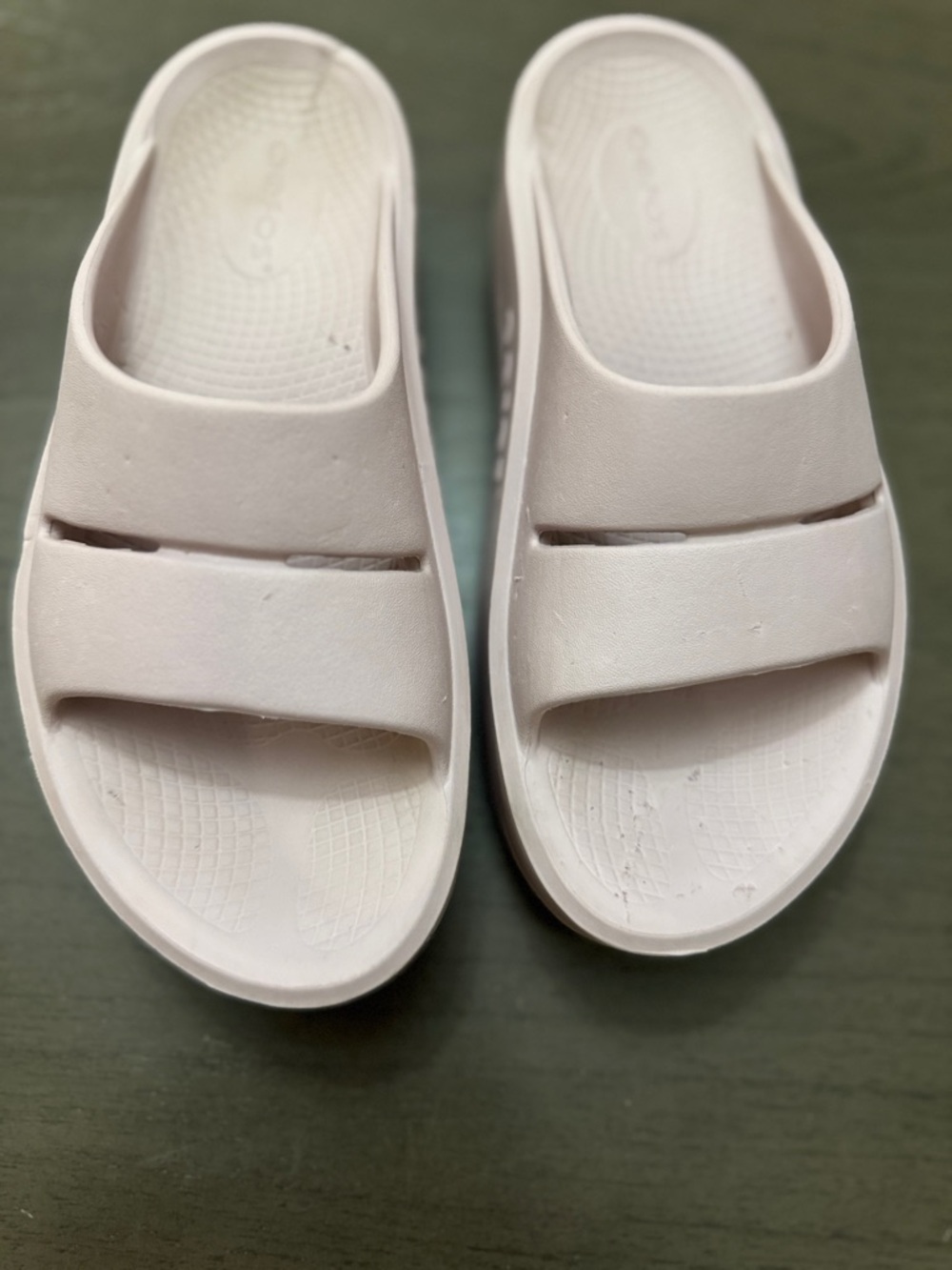 OOFOS Women's Slide Sandals in Pale Pink